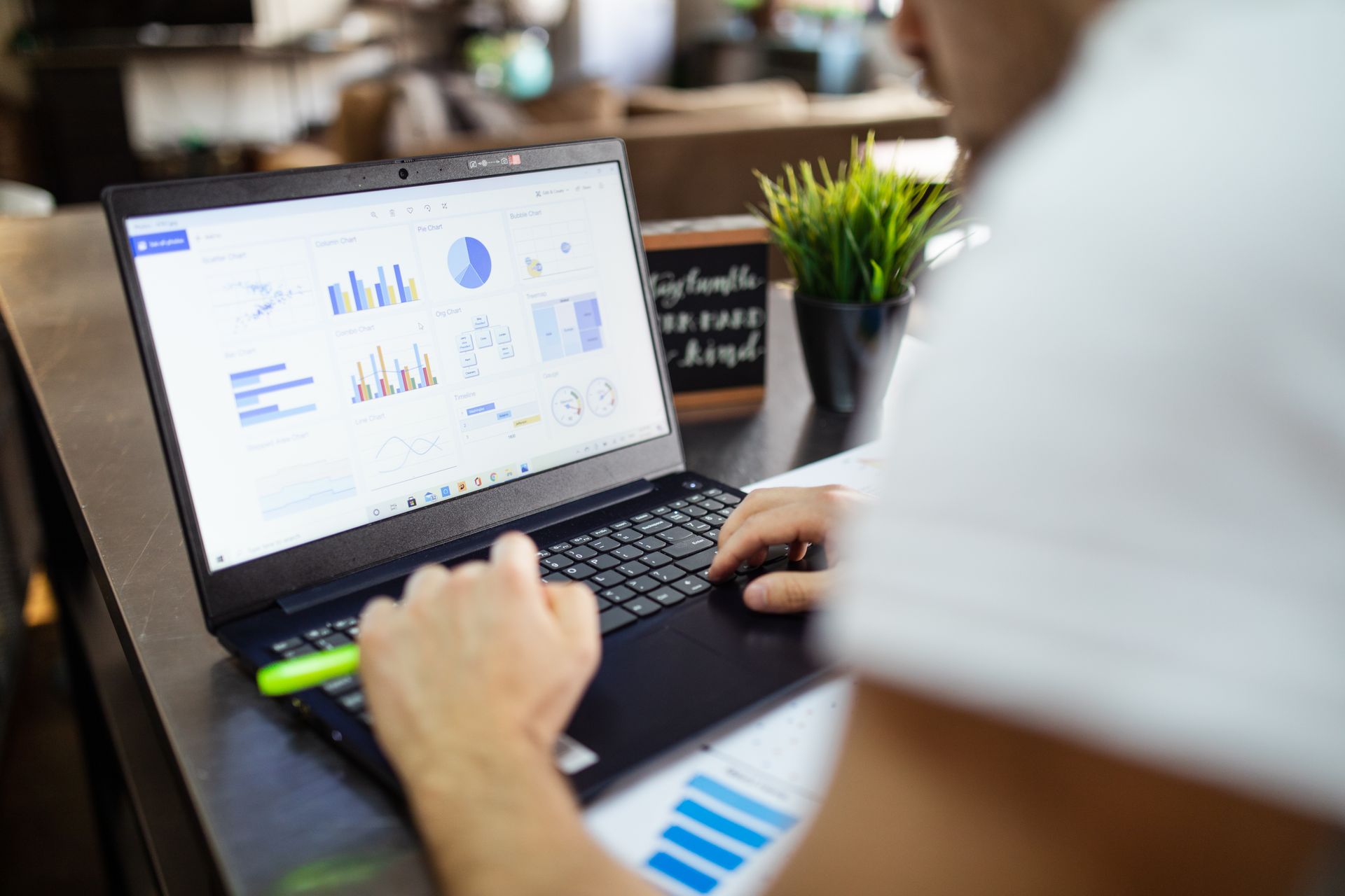 A spreadsheet being sorted by one of its columns