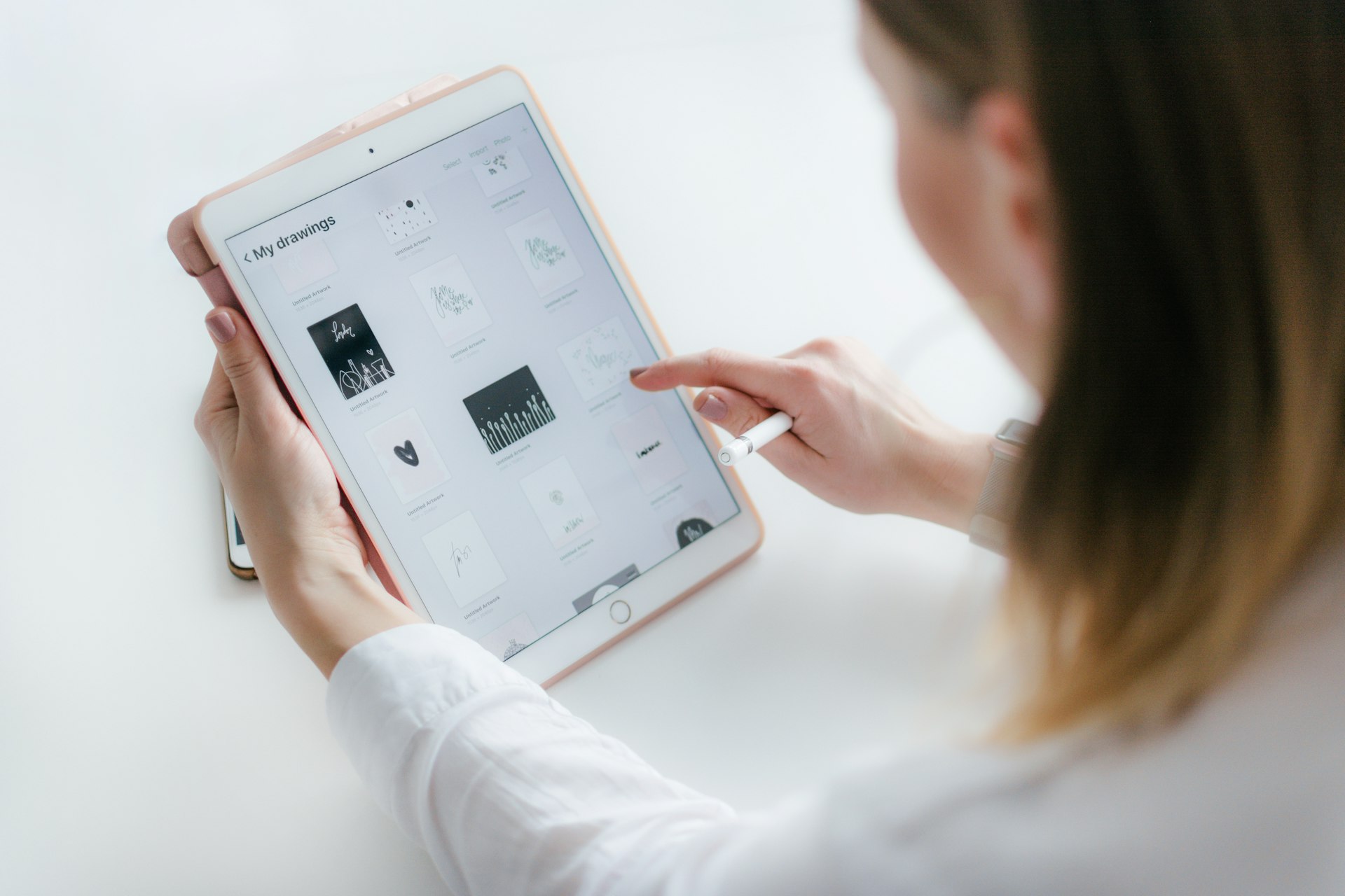 A hobby blog open on a tablet