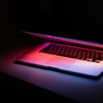 Hyperlinked text highlighted in an article on a laptop