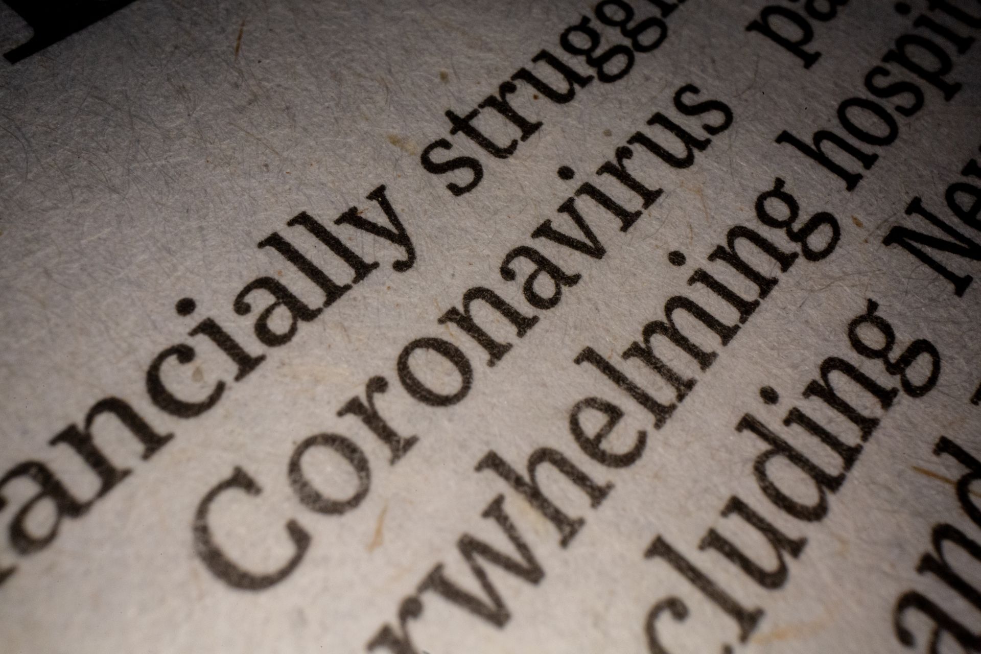 A sponsored link label in an article