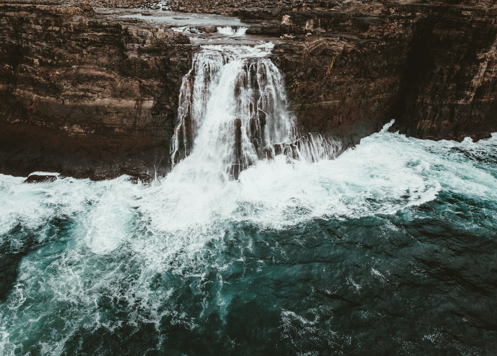 A waterfall versus parallel auction diagram
