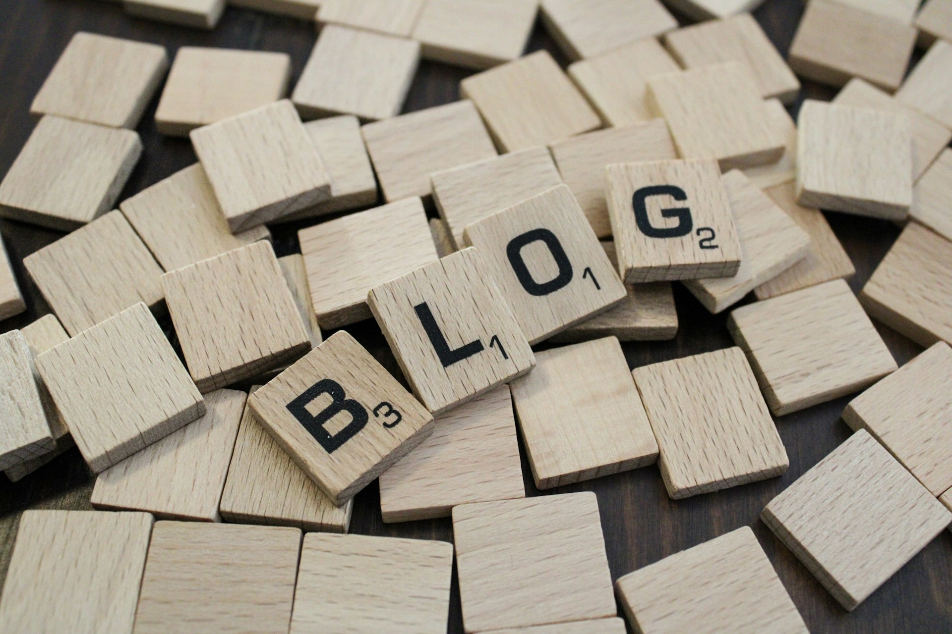 A related-articles section at the bottom of a blog post