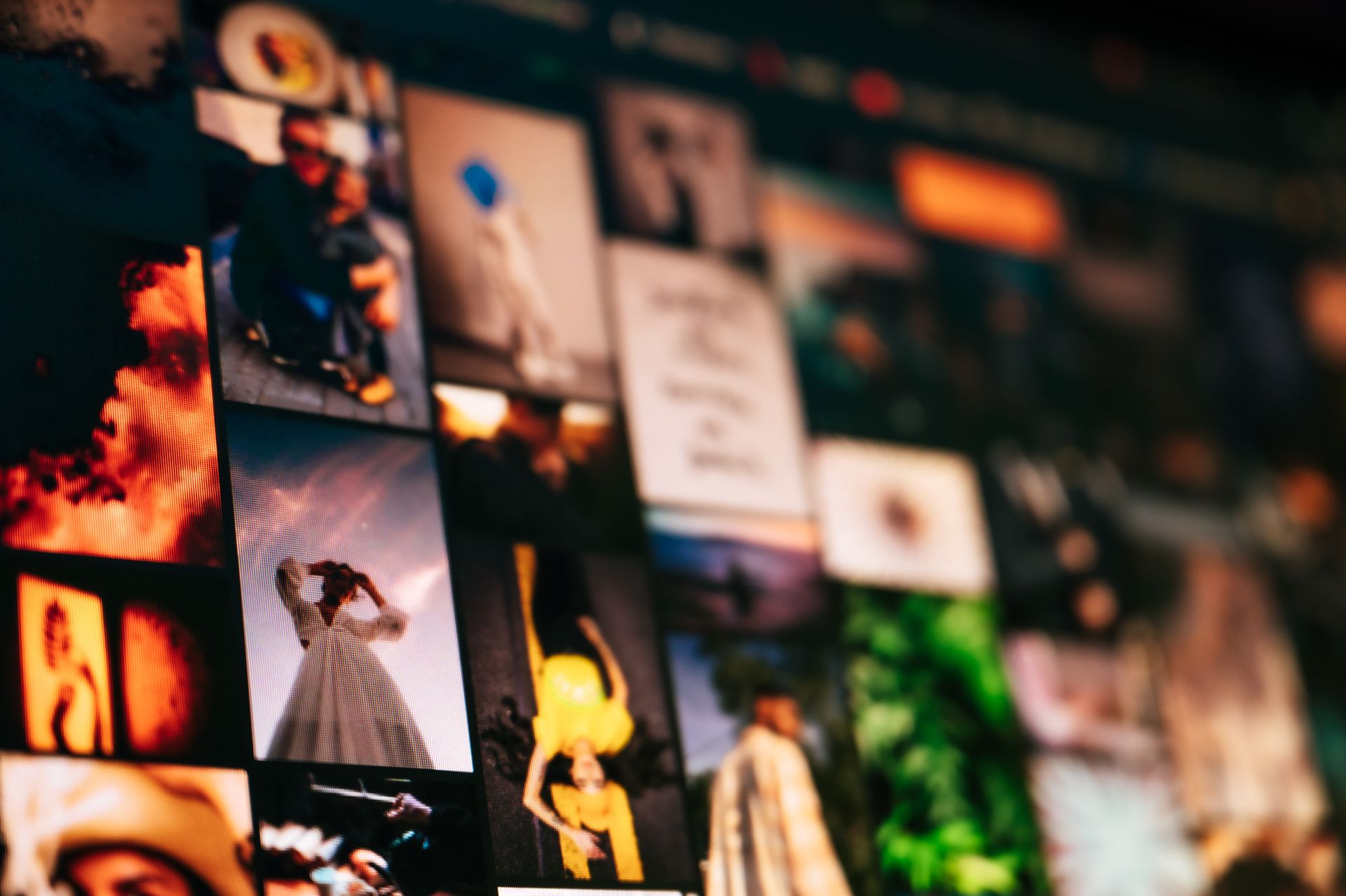 An image gallery page