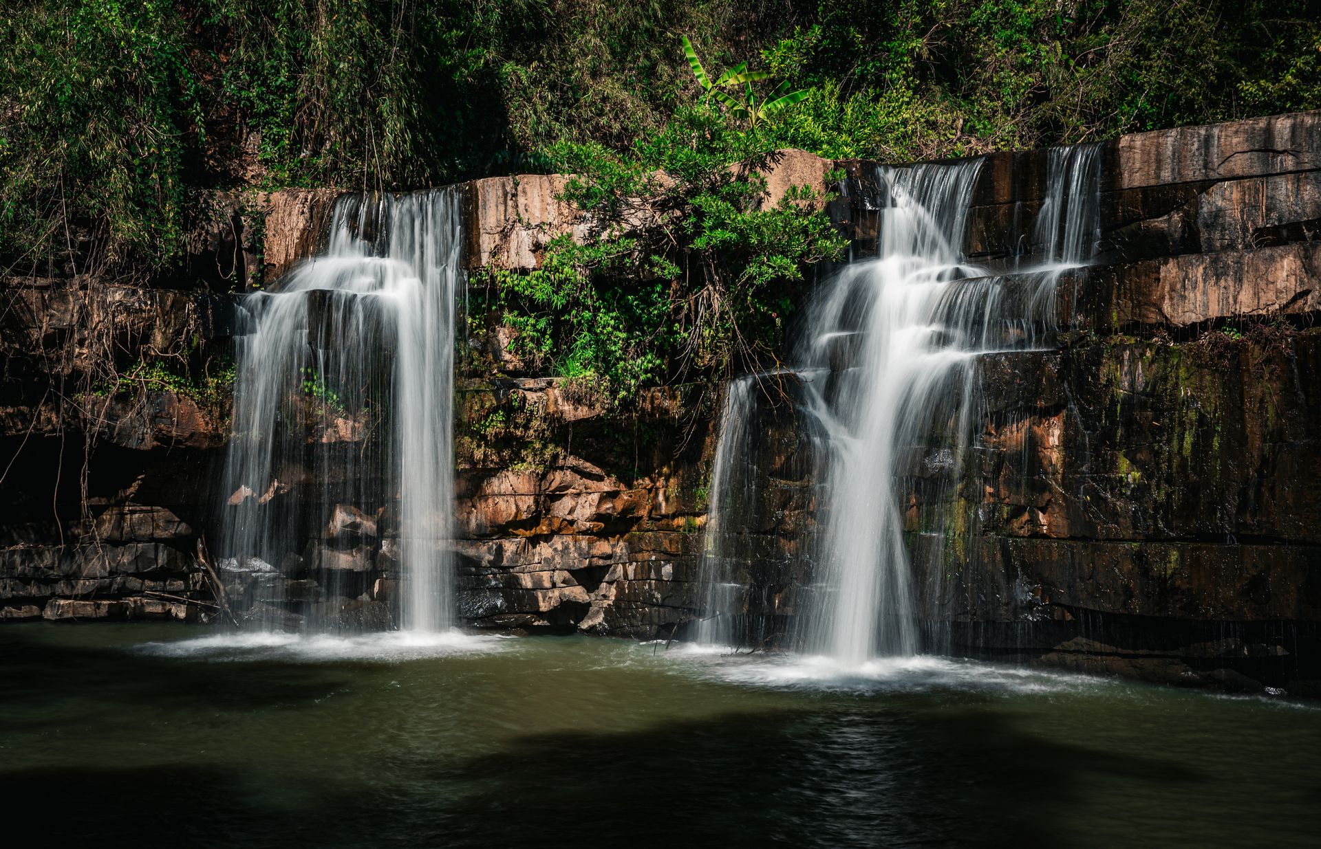A performance waterfall of images