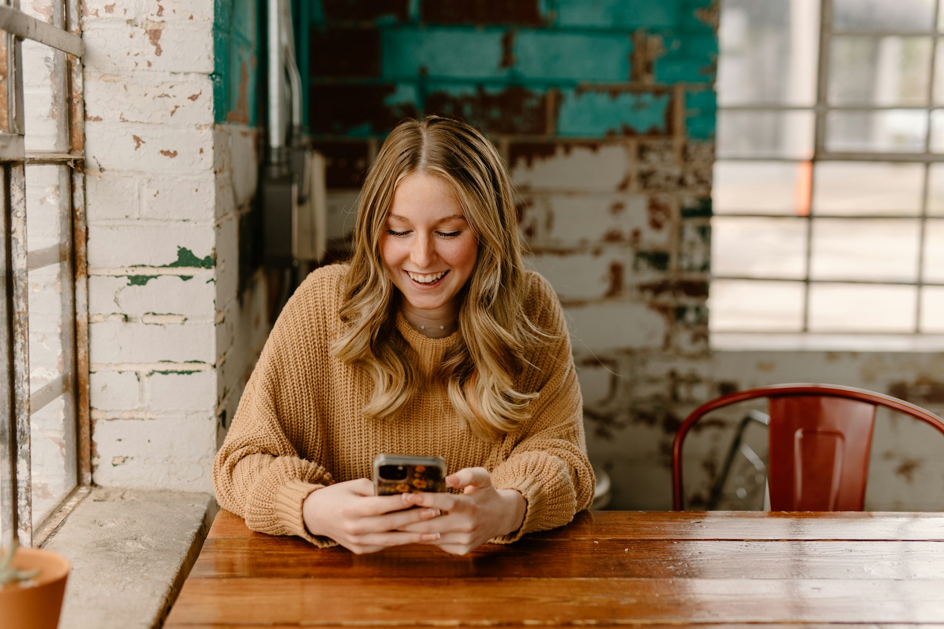 A blogger reading a pitch on a phone