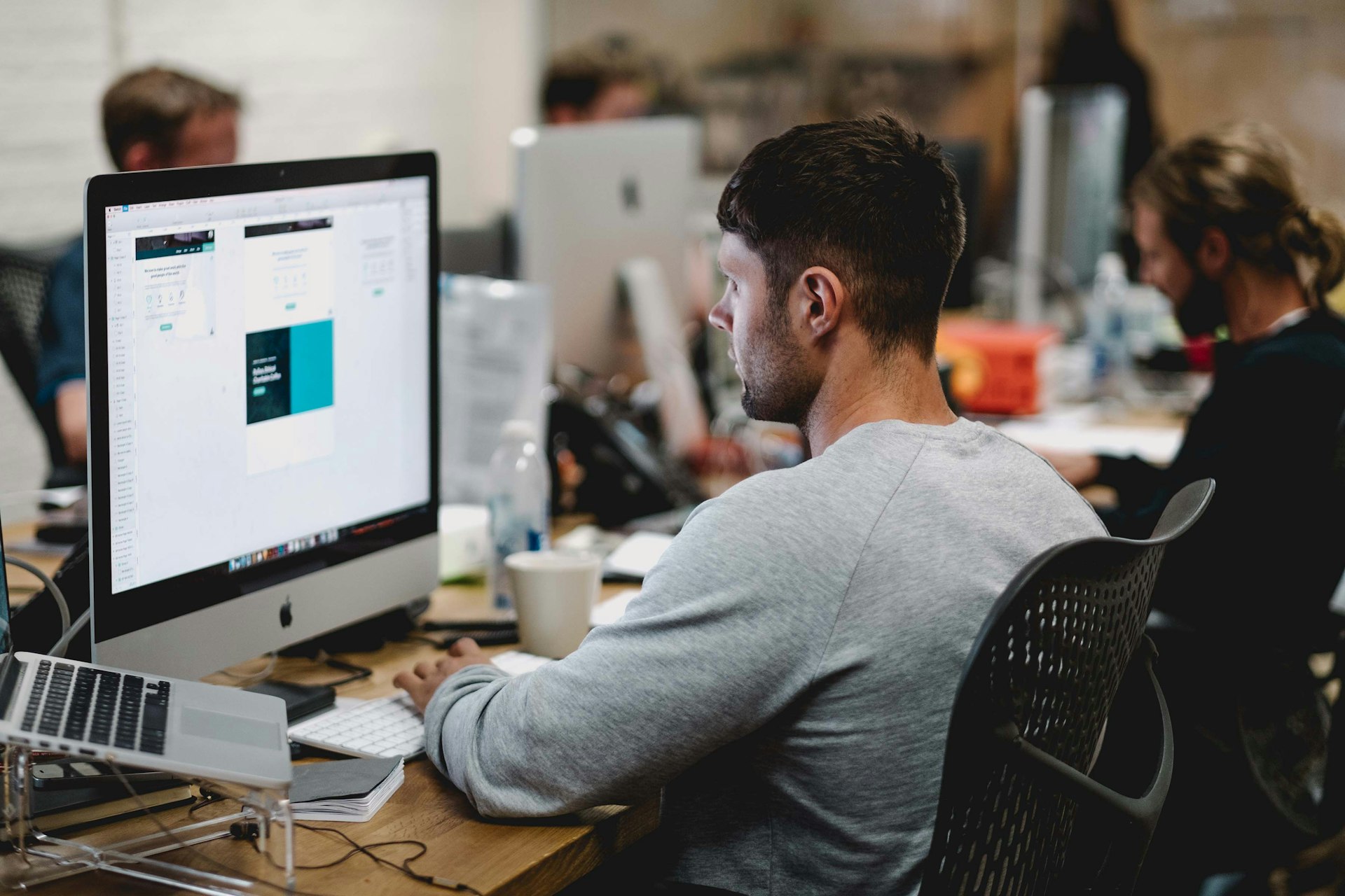 A marketer reviewing share previews