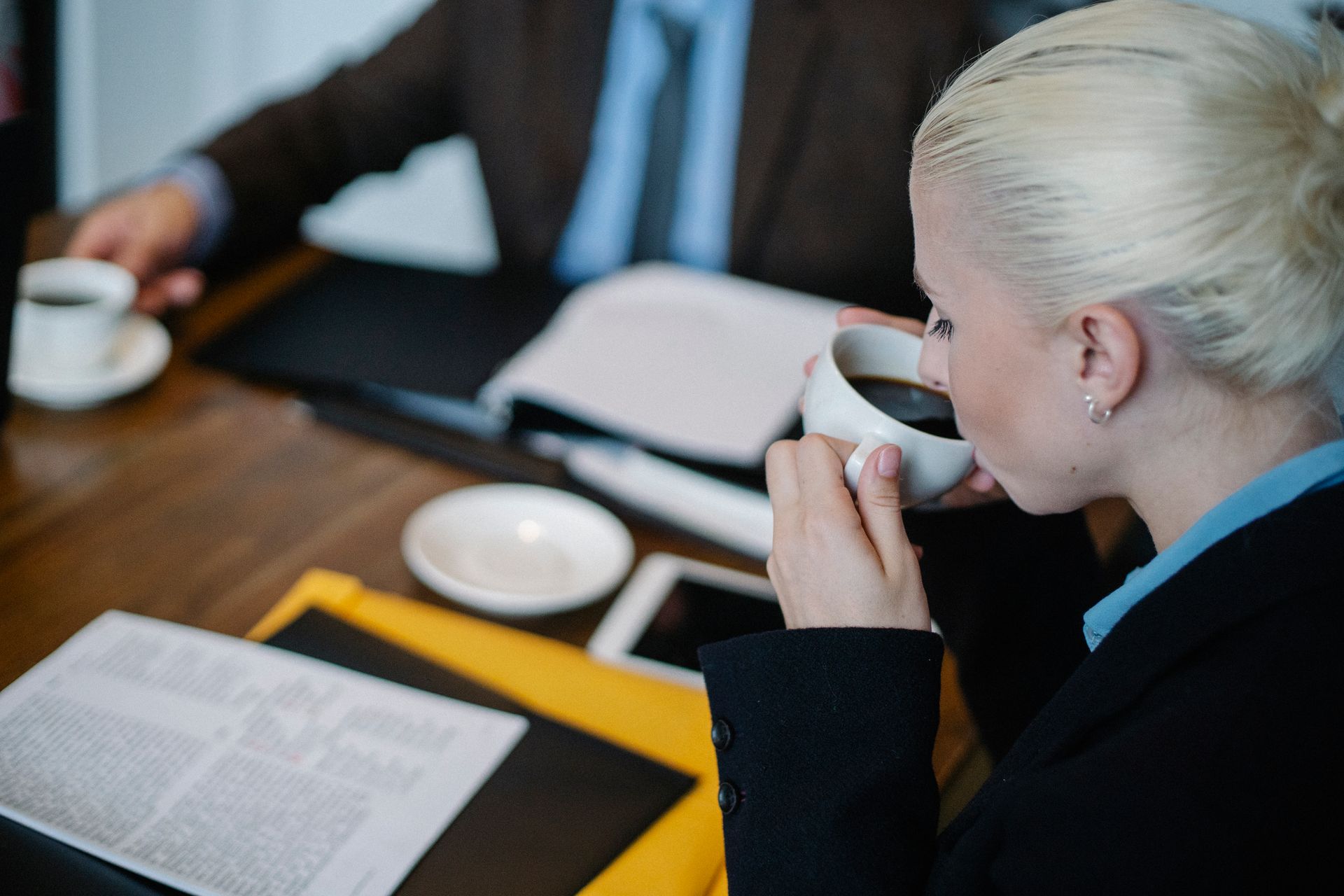 An analyst with coffee