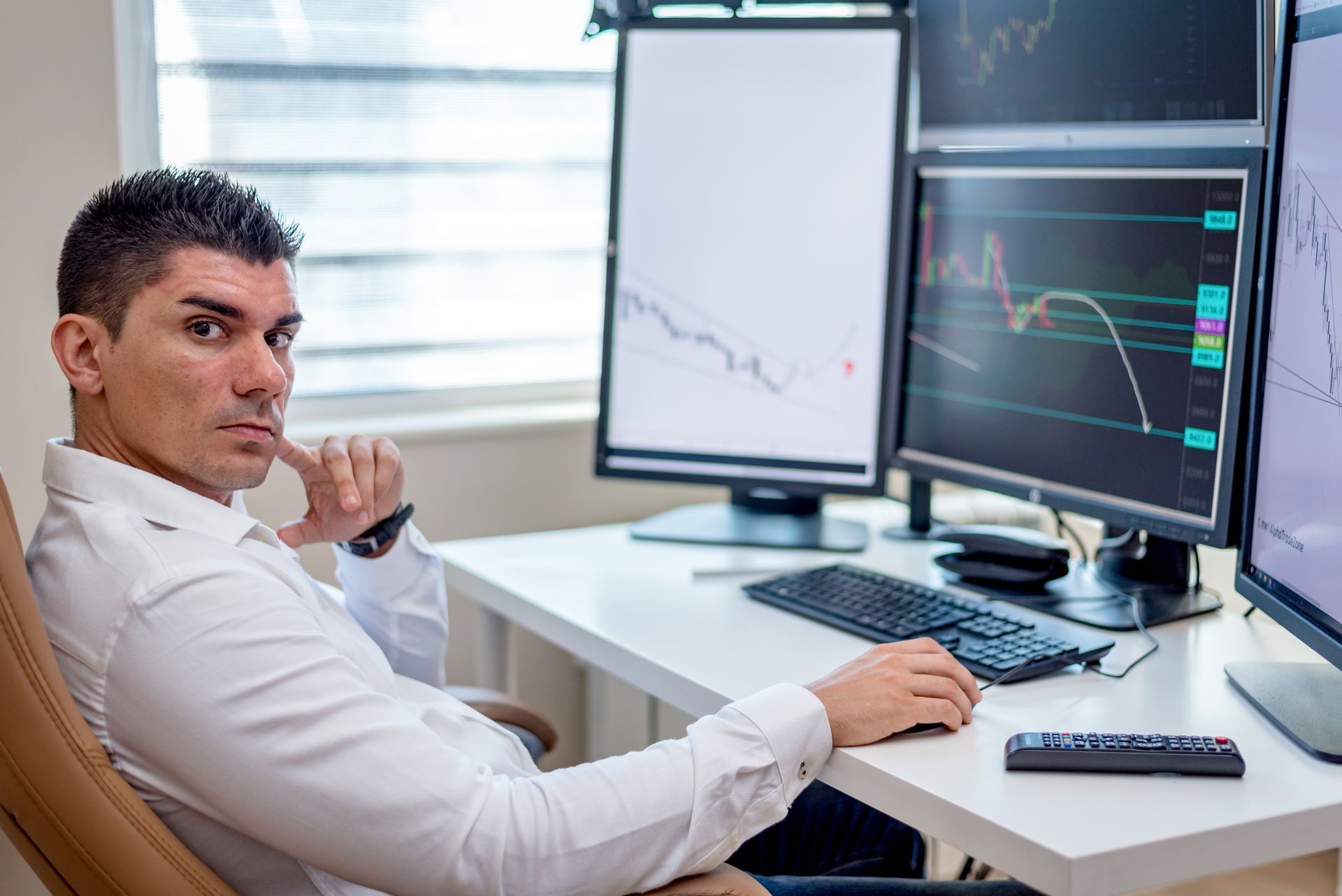 A data analyst at monitors