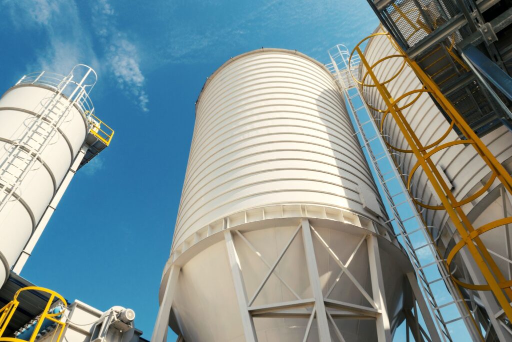 Separate storage silos