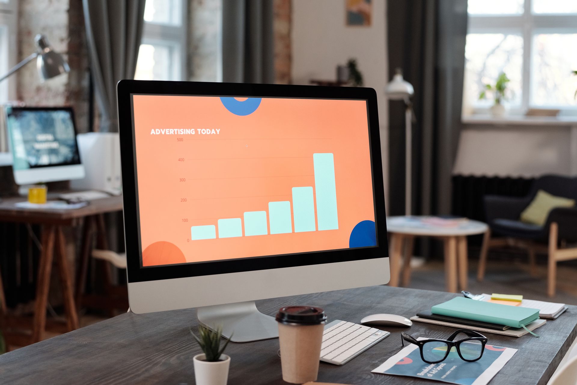 An organic keywords report on a monitor