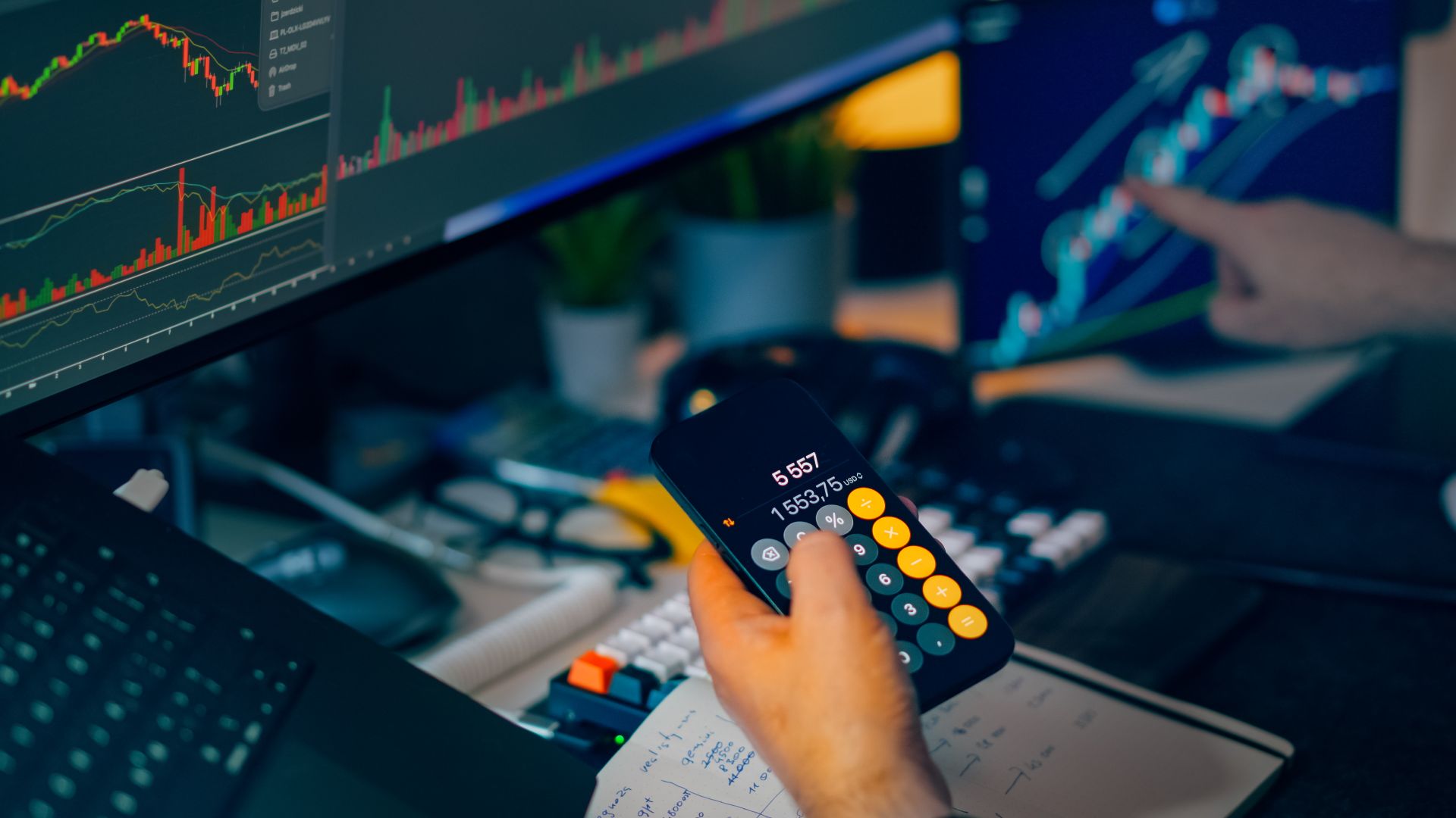 An investment calculator page on a monitor